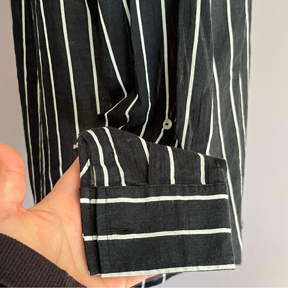 Carve Designs | 100% Organic Cotton | Button Down Black and White | Size Small - Picture 7 of 14